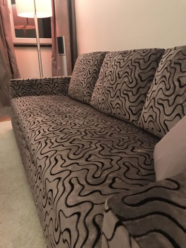 Neu bezogenes Sofa mit maßgefertigter Husse in einer Villa am Rhein in Bonn